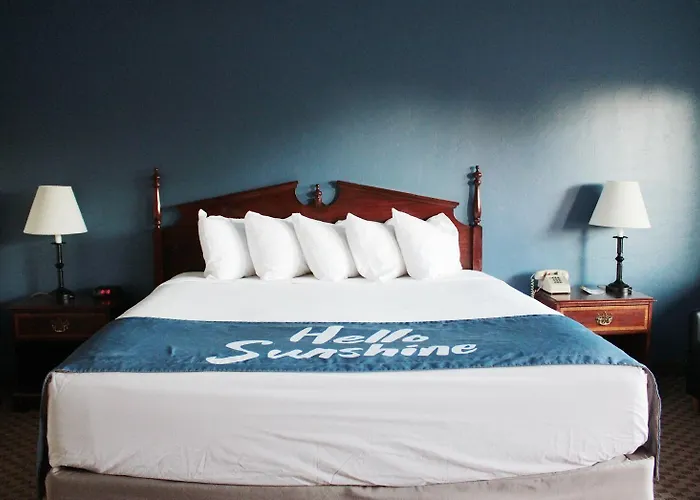 Days By Wyndham Show Hotel