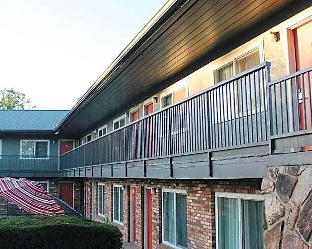 Days By Wyndham Show Hotel Show Low